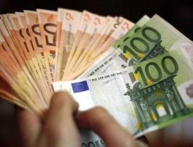 Σάλος στην Πάτρα: Διευθύντρια τράπεζας «τσέπωσε» 3 εκατ. ευρώ και εξαφανίστηκε - Άλλοι έξι κατηγορούμενοι